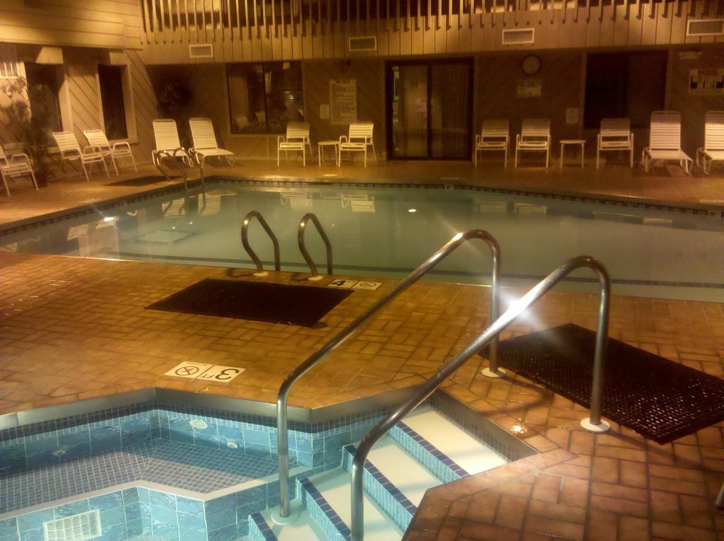 Ramada By Wyndham Wisconsin Dells I-90 Hotel Eksteriør billede